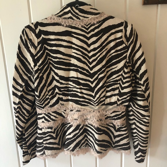 Zebra print with lace detail blazer - Picture 2 of 3